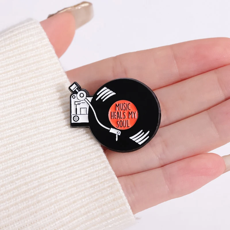 Retro Music Records Brooch  MU - Embroidery Kiss ulasan dan harga
