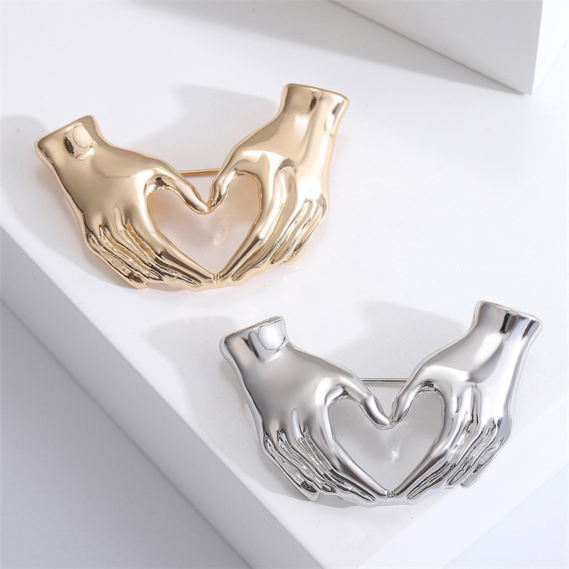 XIALUOKE Hand Pose Heart Brooc - Embroidery Kiss ulasan dan harga